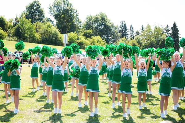 Cheerleaders holding up pom-poms